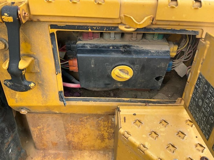 2012-caterpillar-d6t-lgp-image-44