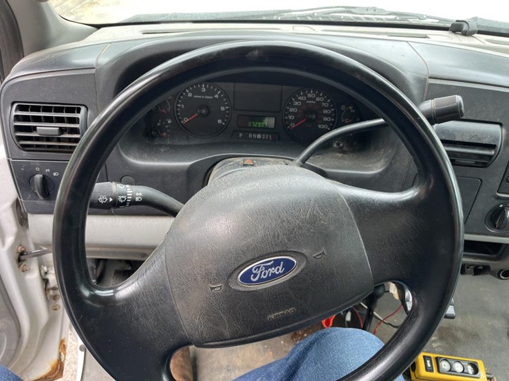 2005-ford-f350-image-25