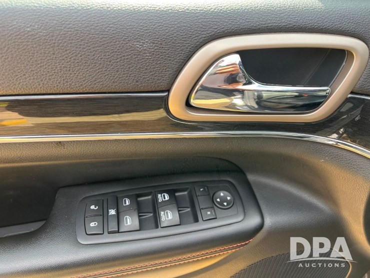 2016-jeep-grand-cherokee-image-38