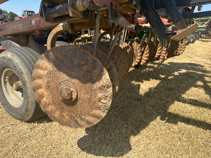 case-ih-330-image-30