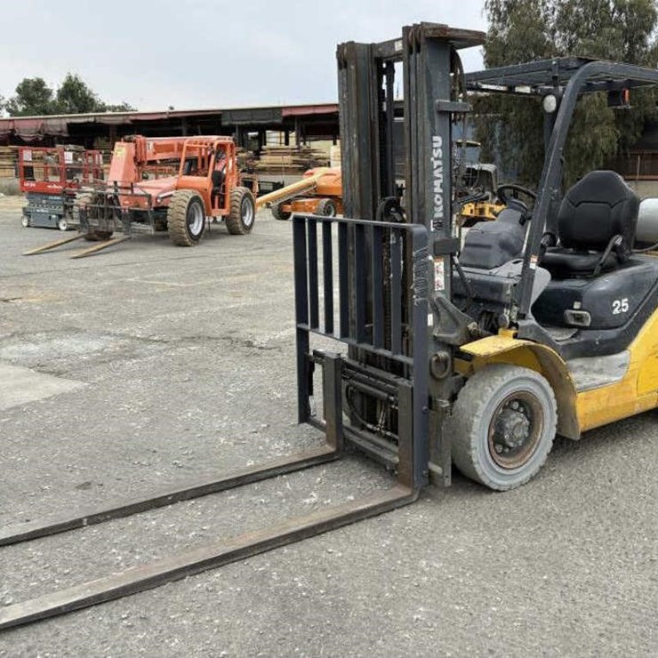 2015 KOMATSU FG25HT-16