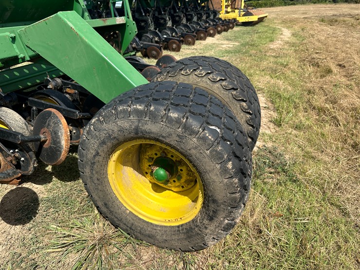 john-deere-750-image-10