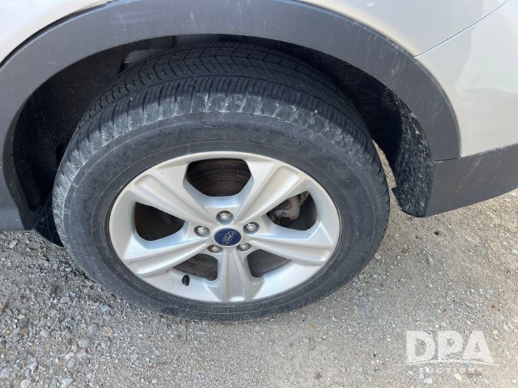 2015-ford-escape-se-image-30