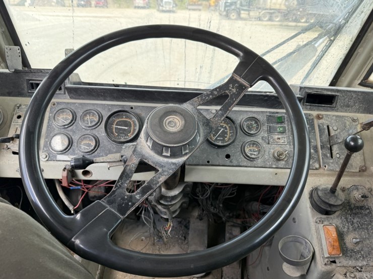 #1553-•-1991-oshkosh-mixer-truck-image-18
