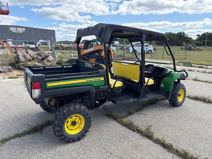 2018-john-deere-gator-image-4