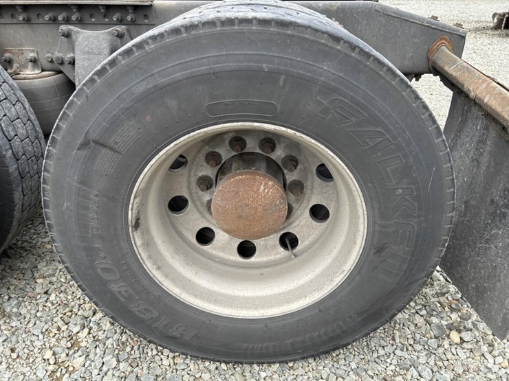 #5003-•-2009-freightliner-sleeper-cab-truck-tractor-image-66