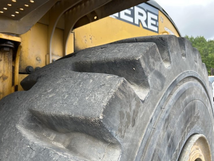 2014-deere-824k-image-85