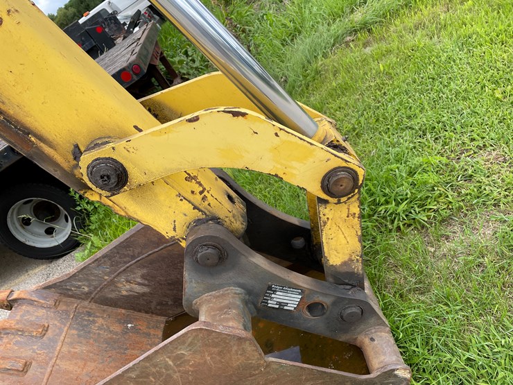 new-holland-lb75b-image-18