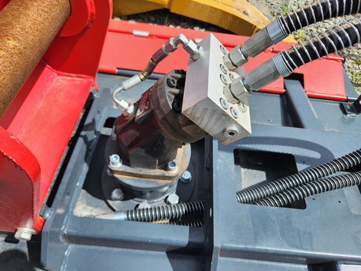 caterpillar-320-image-5