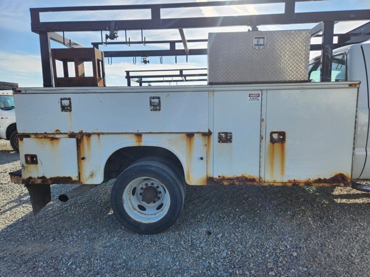 2006-ford-f550-image-35