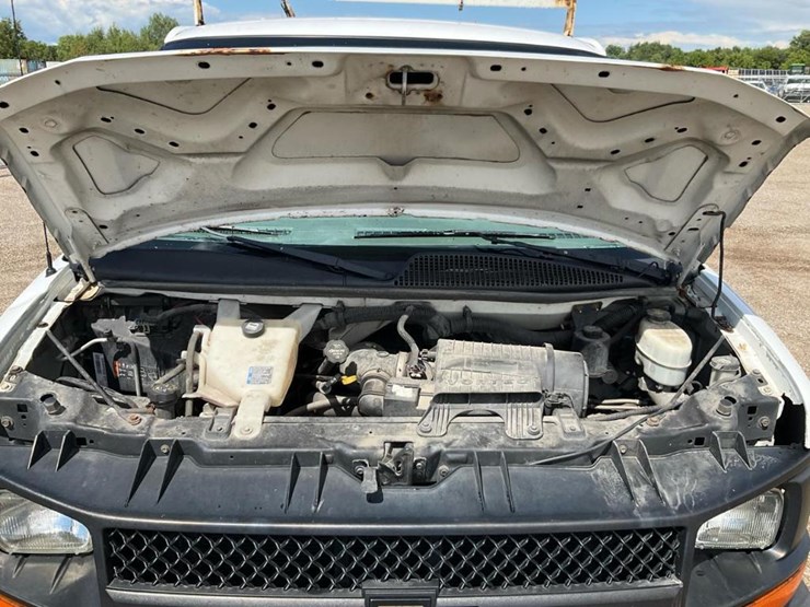 2013-chevrolet-express-g2500-image-39