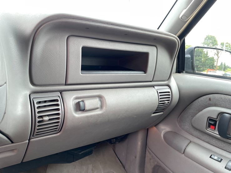 1999-gmc-2500-image-63