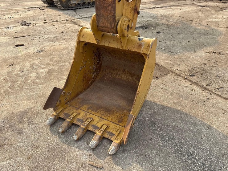2016-caterpillar-312fgc-image-9