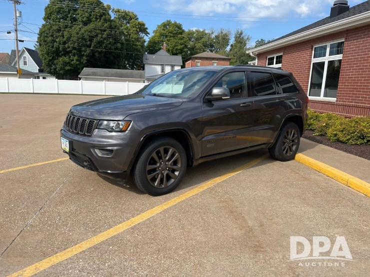 2016-jeep-grand-cherokee-image-12