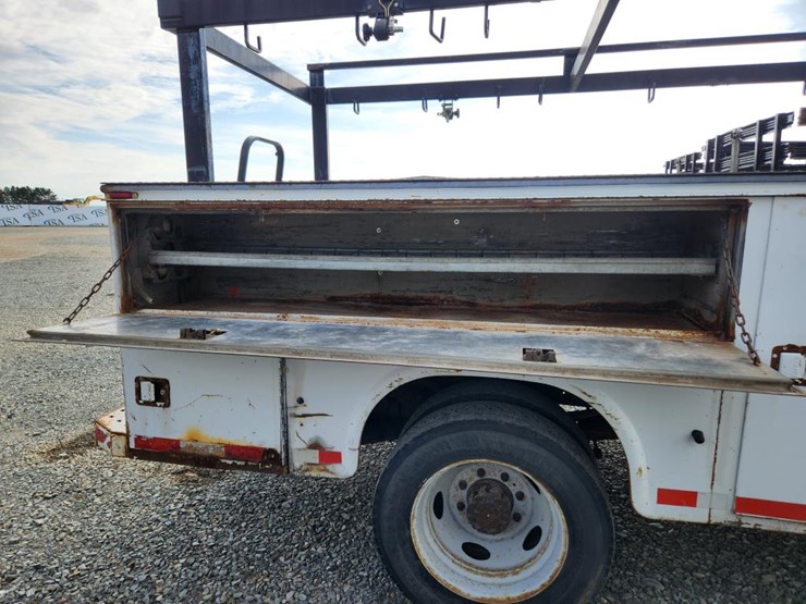 2002-ford-f550-image-34