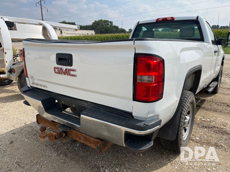 2017-gmc-3500-image-23
