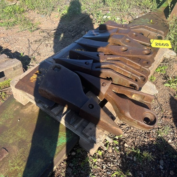 #2660 • Approx 145" Bucket Cutting Edge