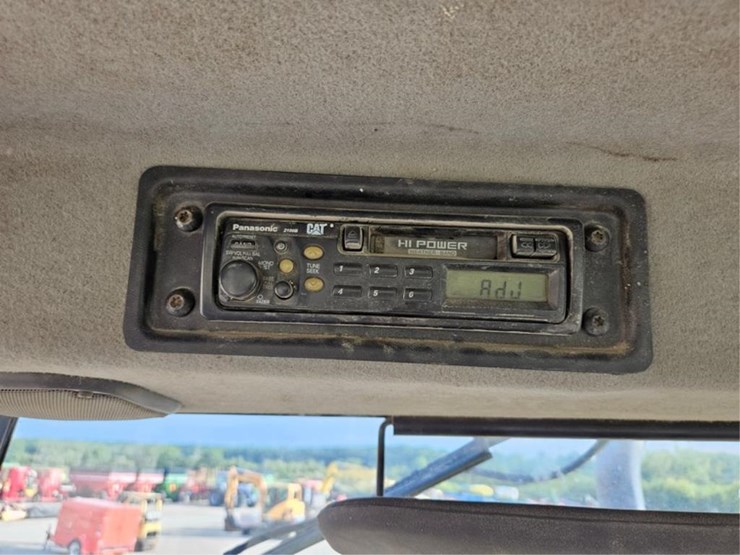 caterpillar-430d-image-44
