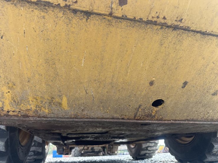 2014-deere-326e-image-52