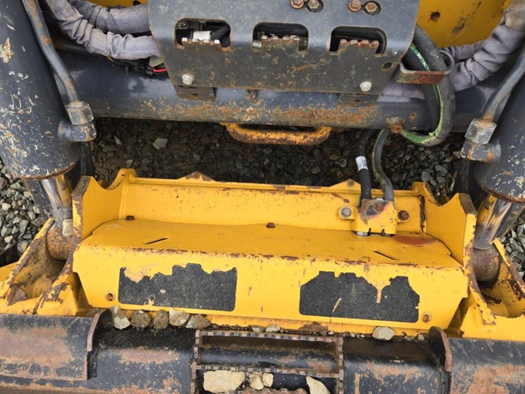 2022-deere-333g-image-16