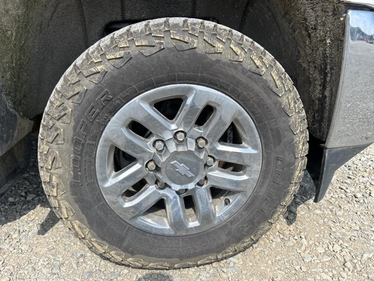 2018-chevrolet-2500-image-13