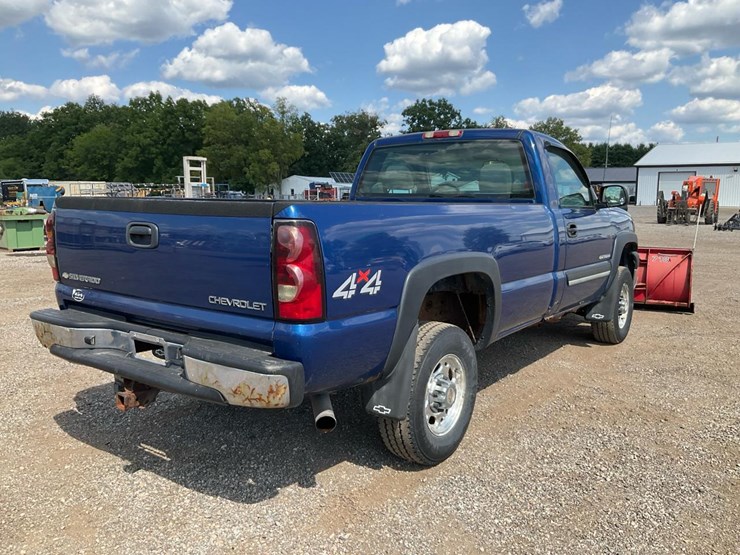 2004-chevrolet-k2500-image-5