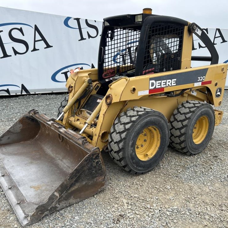 2008 JOHN DEERE 320