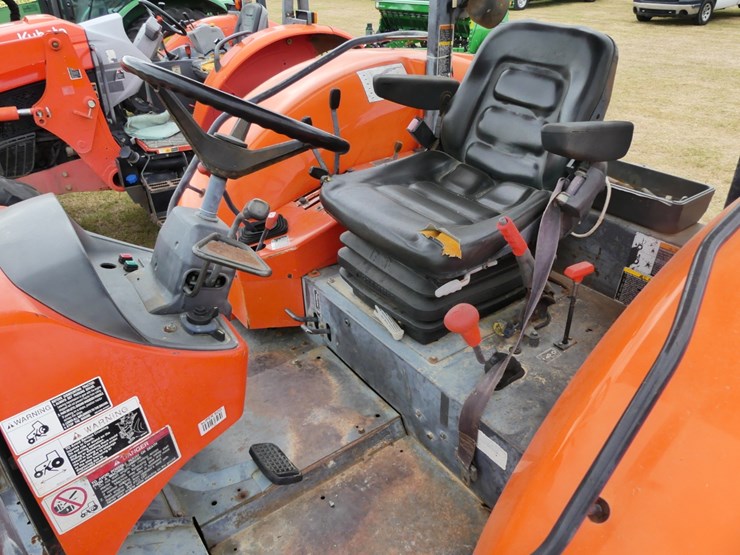 2012-kubota-m108s-image-11