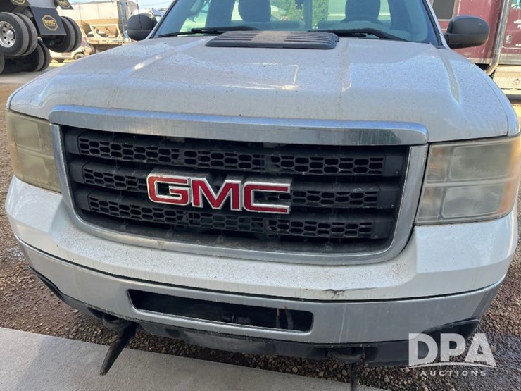 2012-gmc-3500hd-image-17