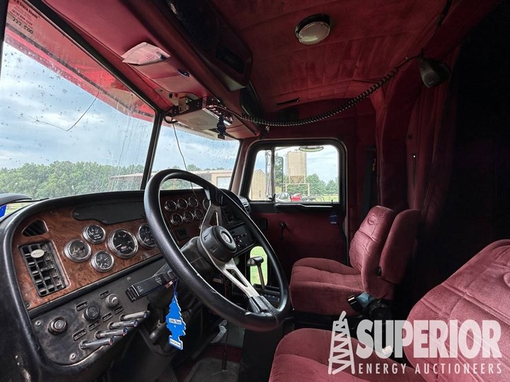 2000-peterbilt-379-image-5