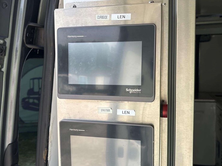 2021-mercedes-benz-sprinter-4500-image-30