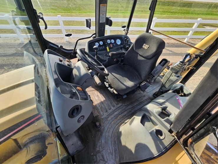 caterpillar-430d-image-31