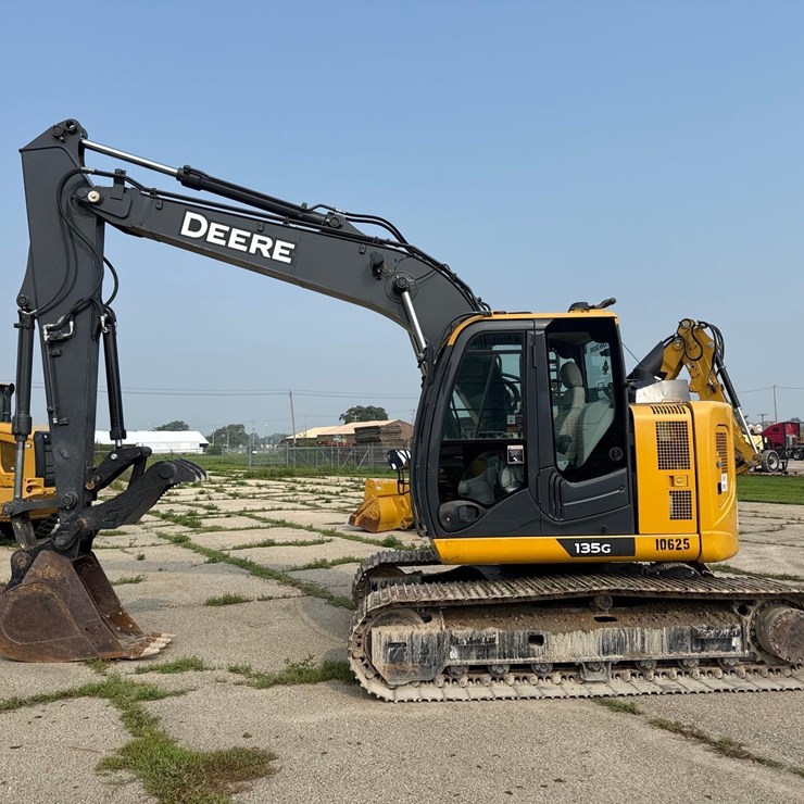 2022 DEERE 135G