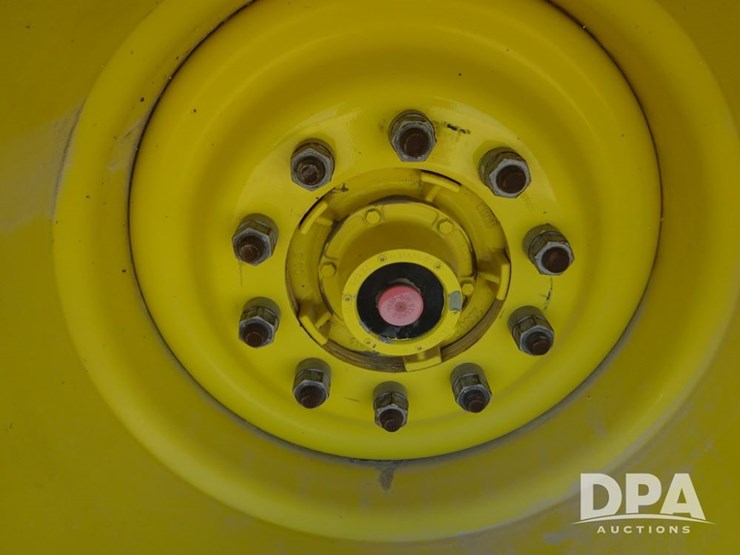 2020-john-deere-f4365-image-52