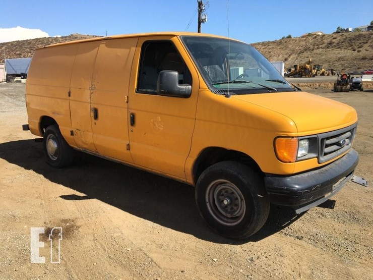 2004-ford-e250-image-2