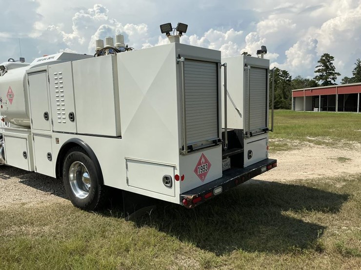 2020-peterbilt-337-image-55