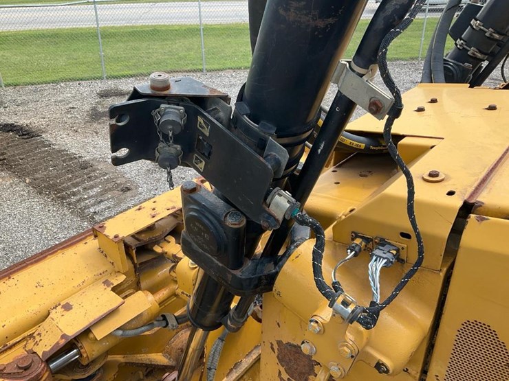2012-caterpillar-d6t-lgp-image-37
