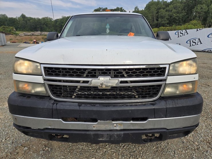 2006-chevrolet-2500hd-image-8