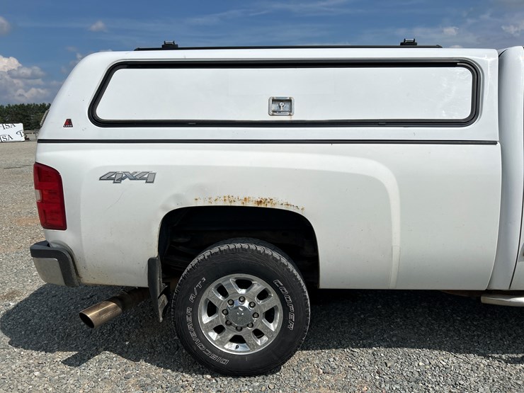 2014-chevrolet-3500-image-6