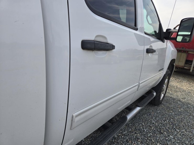 2013-chevrolet-2500hd-image-22