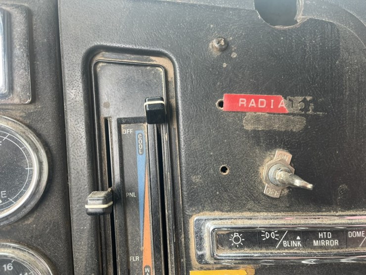 1993-ford-l9000-image-88