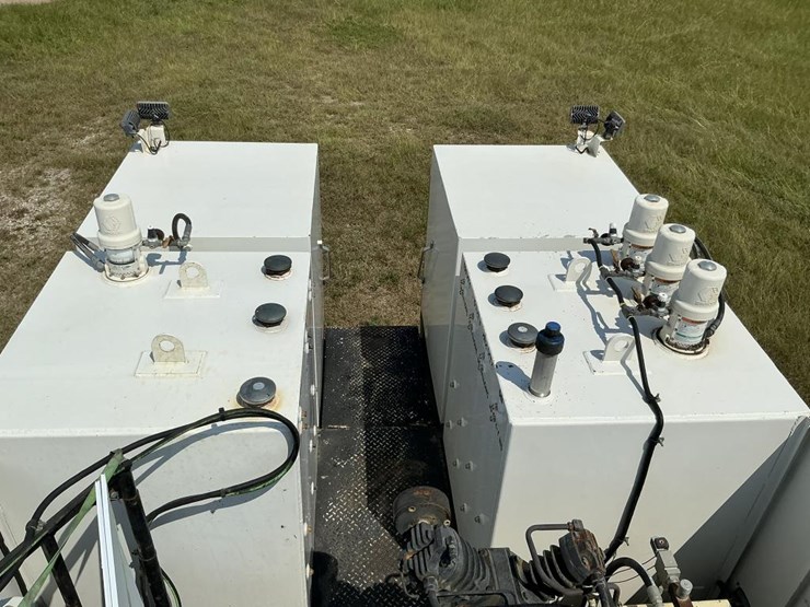 2020-peterbilt-337-image-89