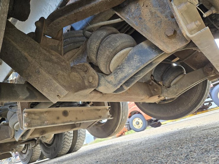 2015-mack-granite-gu813-image-59