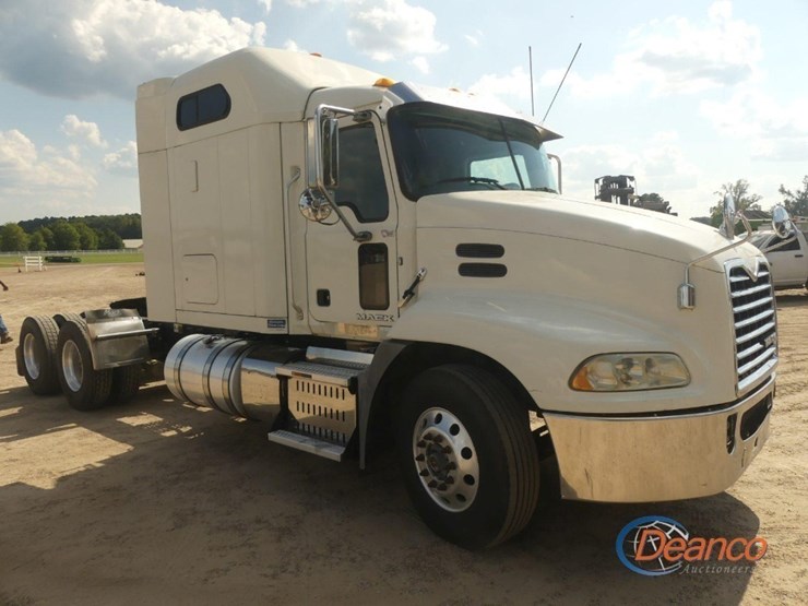 2017-mack-ch613-image-1
