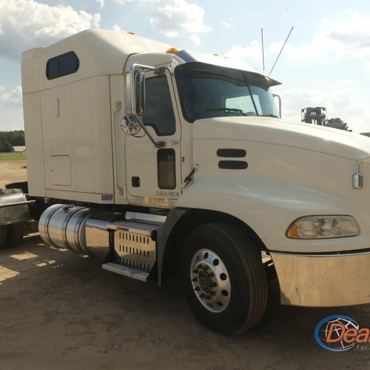2017 MACK CH613