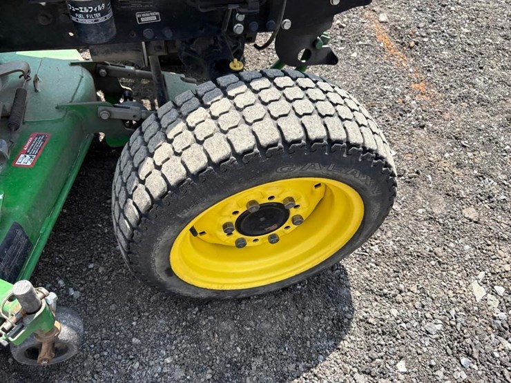 2018-john-deere-2032r-image-12