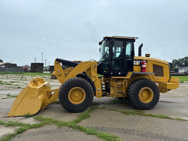 2016-caterpillar-938m-image-1