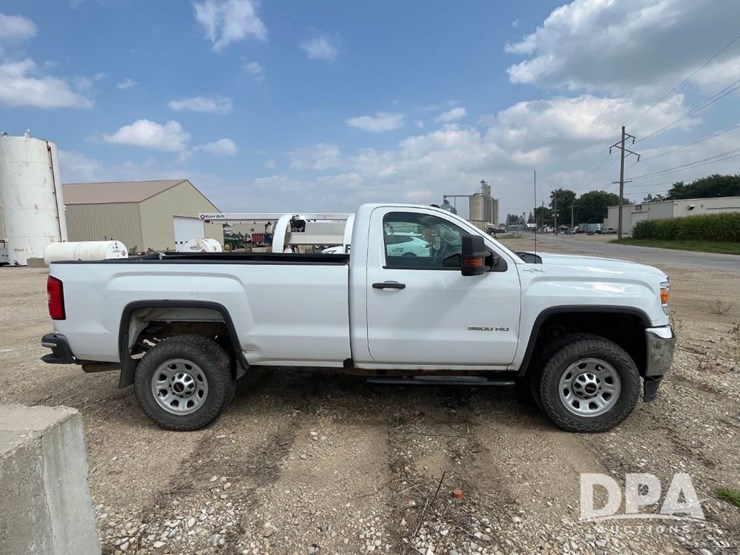 2017-gmc-3500-image-5