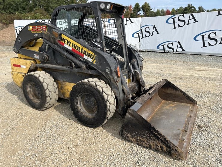 2020-new-holland-l228-image-7