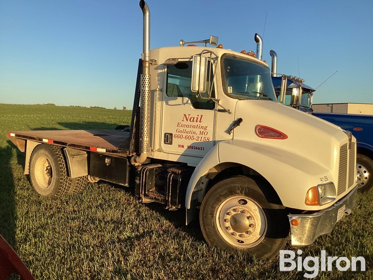 1999-kenworth-t300-image-4